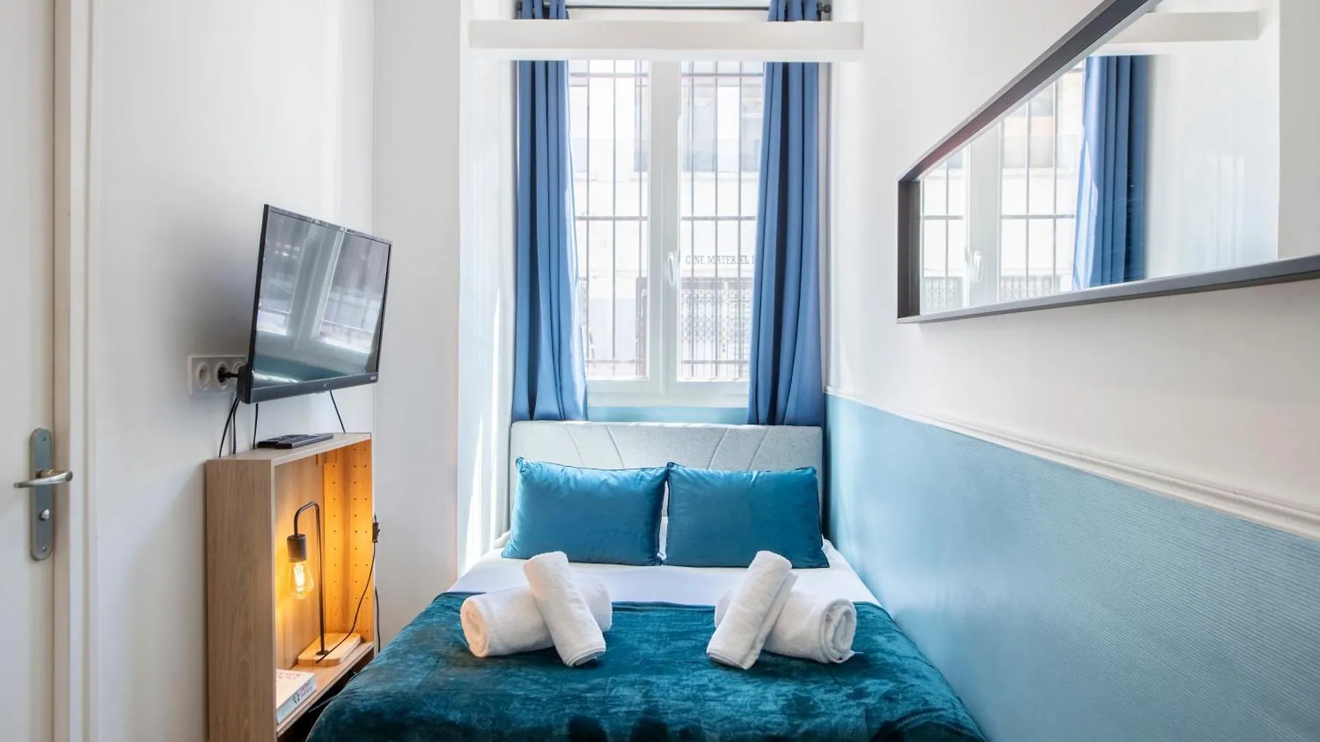 Apartamento Parisian Getaway For Two In Iconic Montmartre Neighborhood