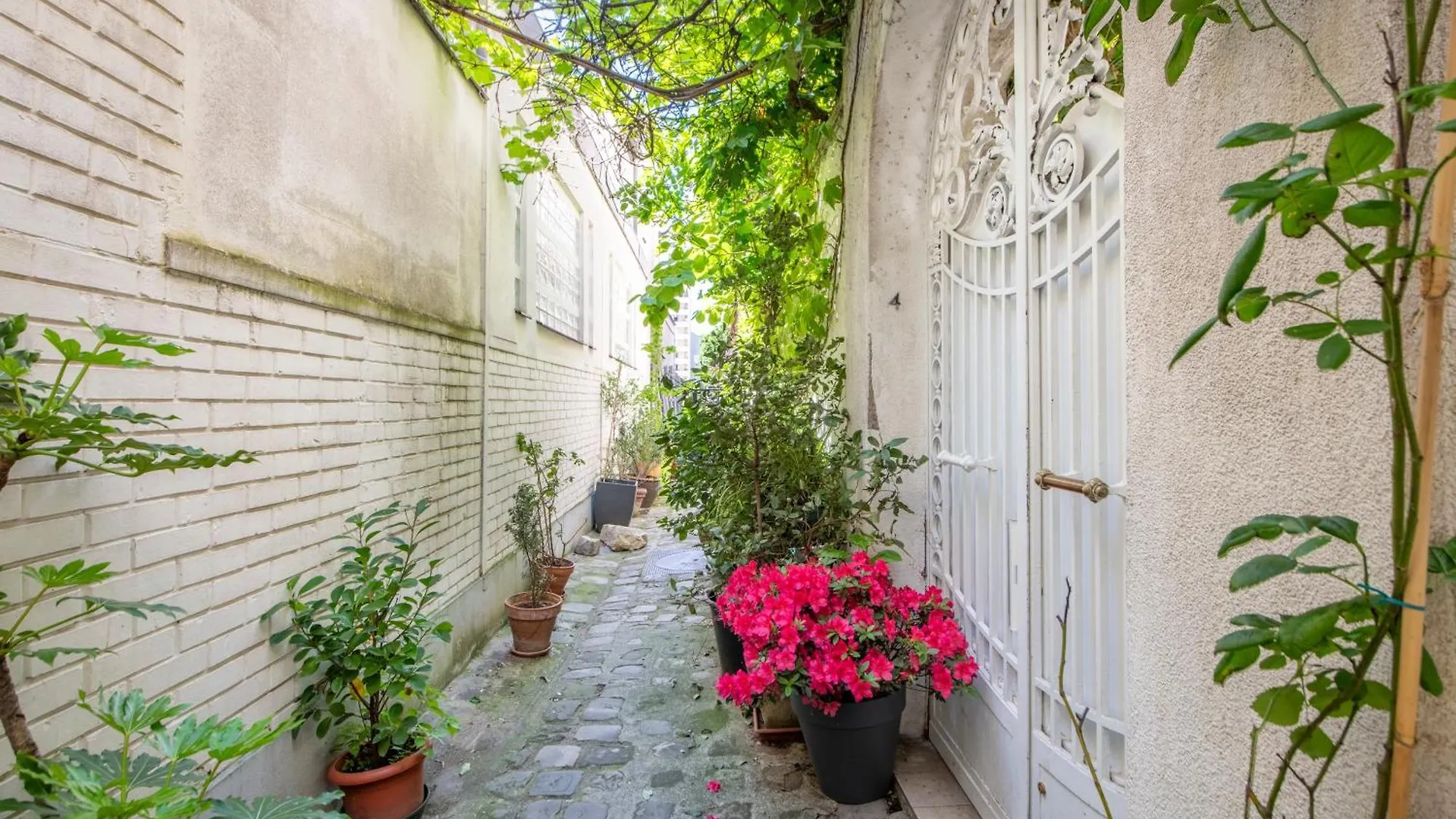 Apartamento Parisian Getaway For Two In Iconic Montmartre Neighborhood 0*,  Francia