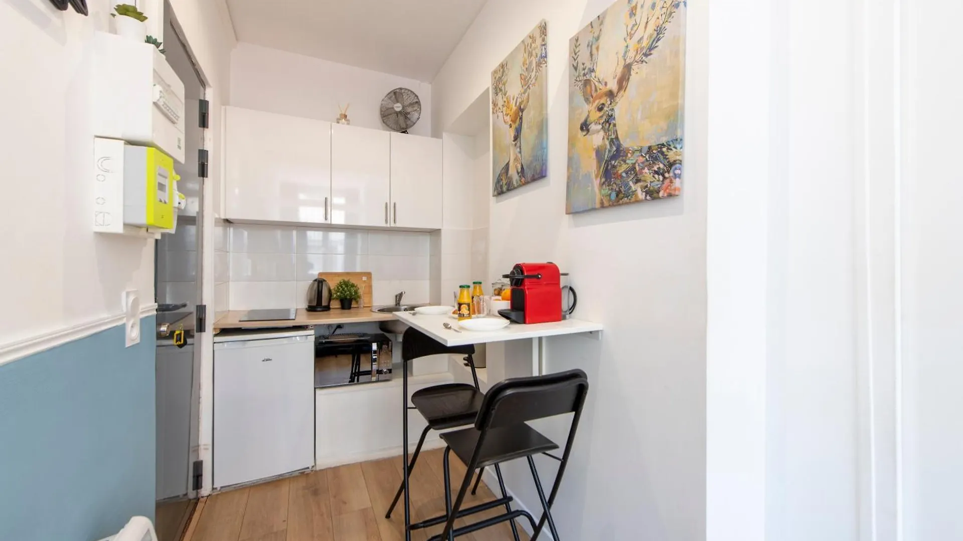 شقة Parisian Getaway For Two In Iconic Montmartre Neighborhood