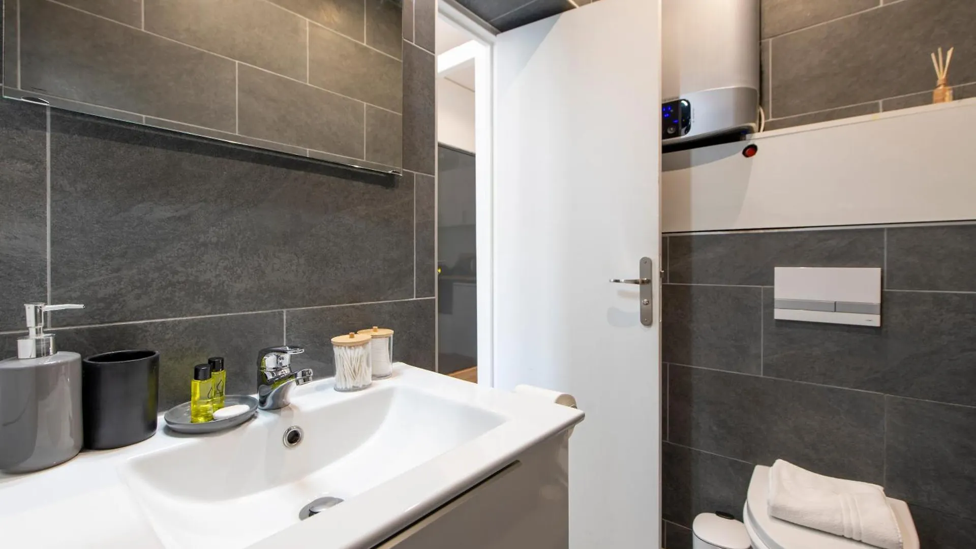 Parisian Getaway For Two In Iconic Montmartre Neighborhood Apartment  Paris