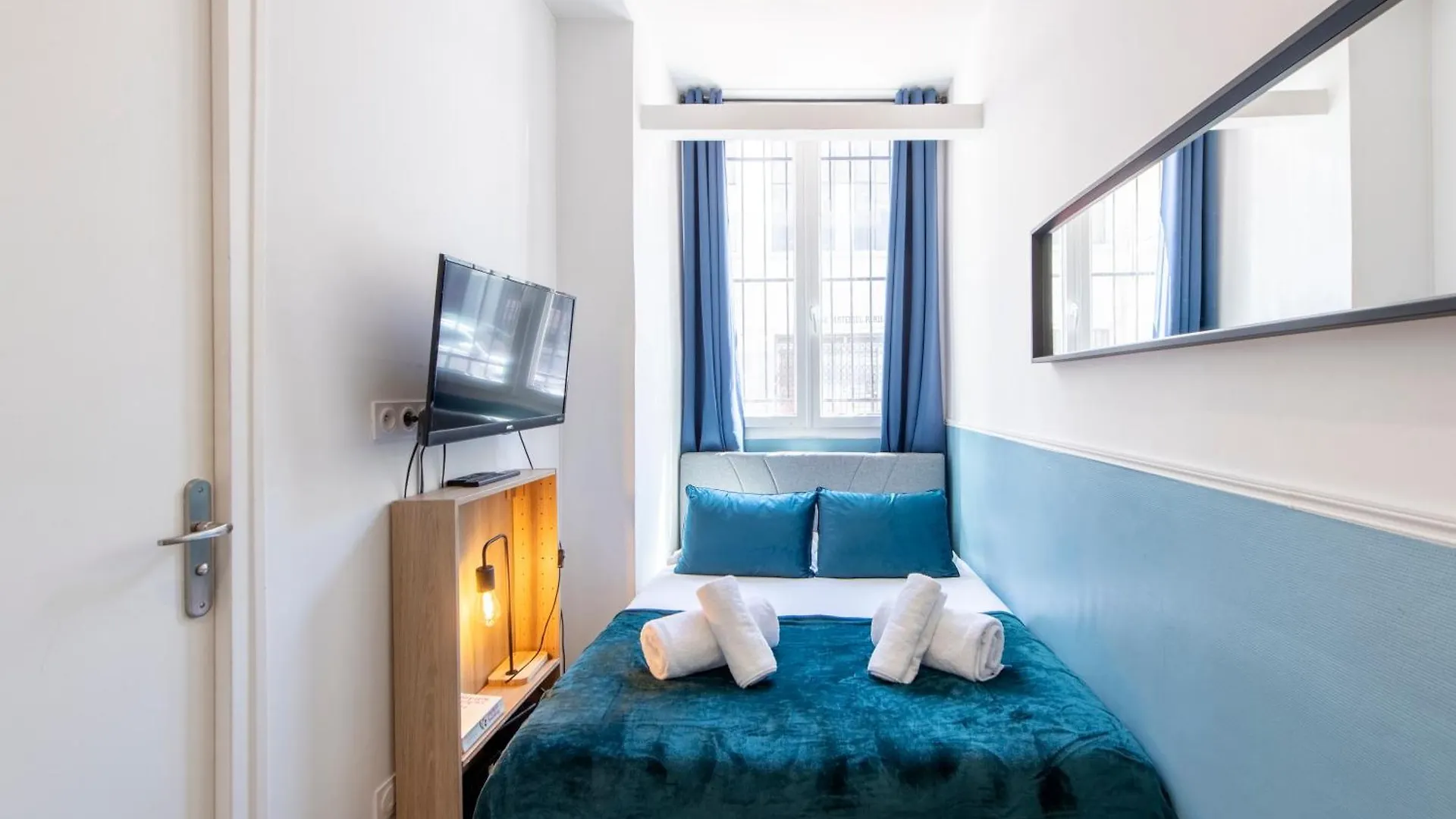 Parisian Getaway For Two In Iconic Montmartre Neighborhood Lejlighed